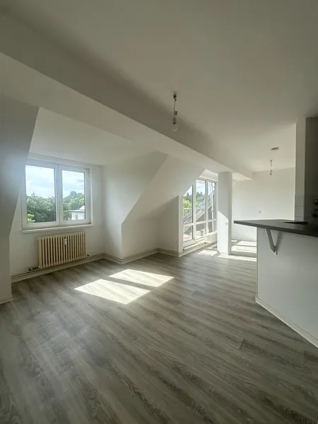 NUR mit WBS mit besonderem Wohnbedarf * 2-Zimmer *Dachgeschoss*Einbauküche*Balkon* in Britz — photo 1